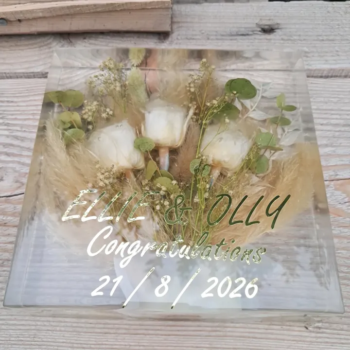 Wedding beuquet in square (3/6)